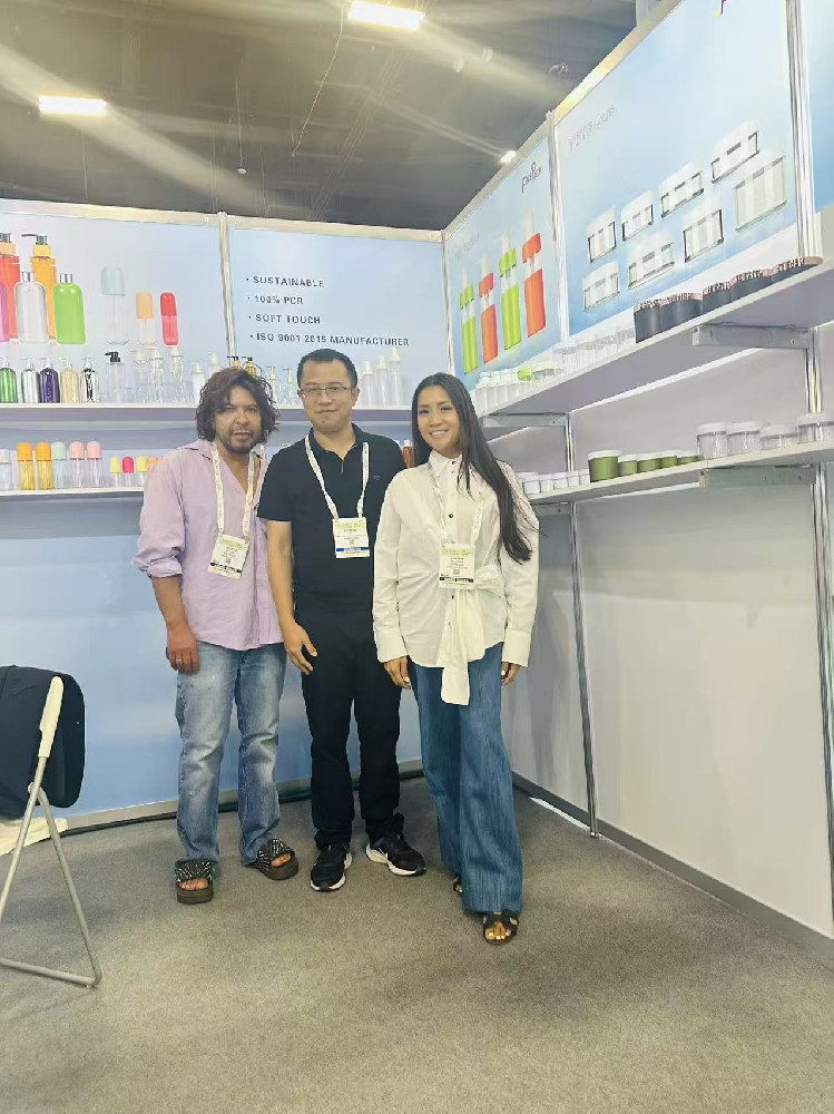 Meeting, meeting, meeting at Las Vegas with Finepack team