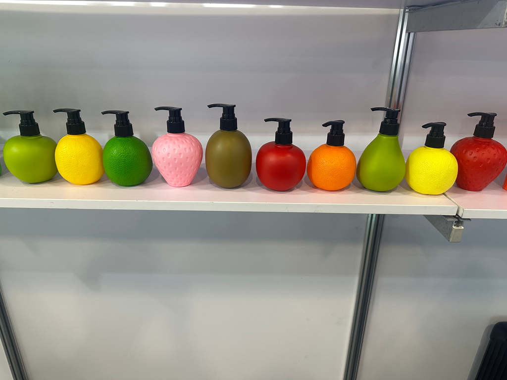 250ml fruit pump bottle family.png